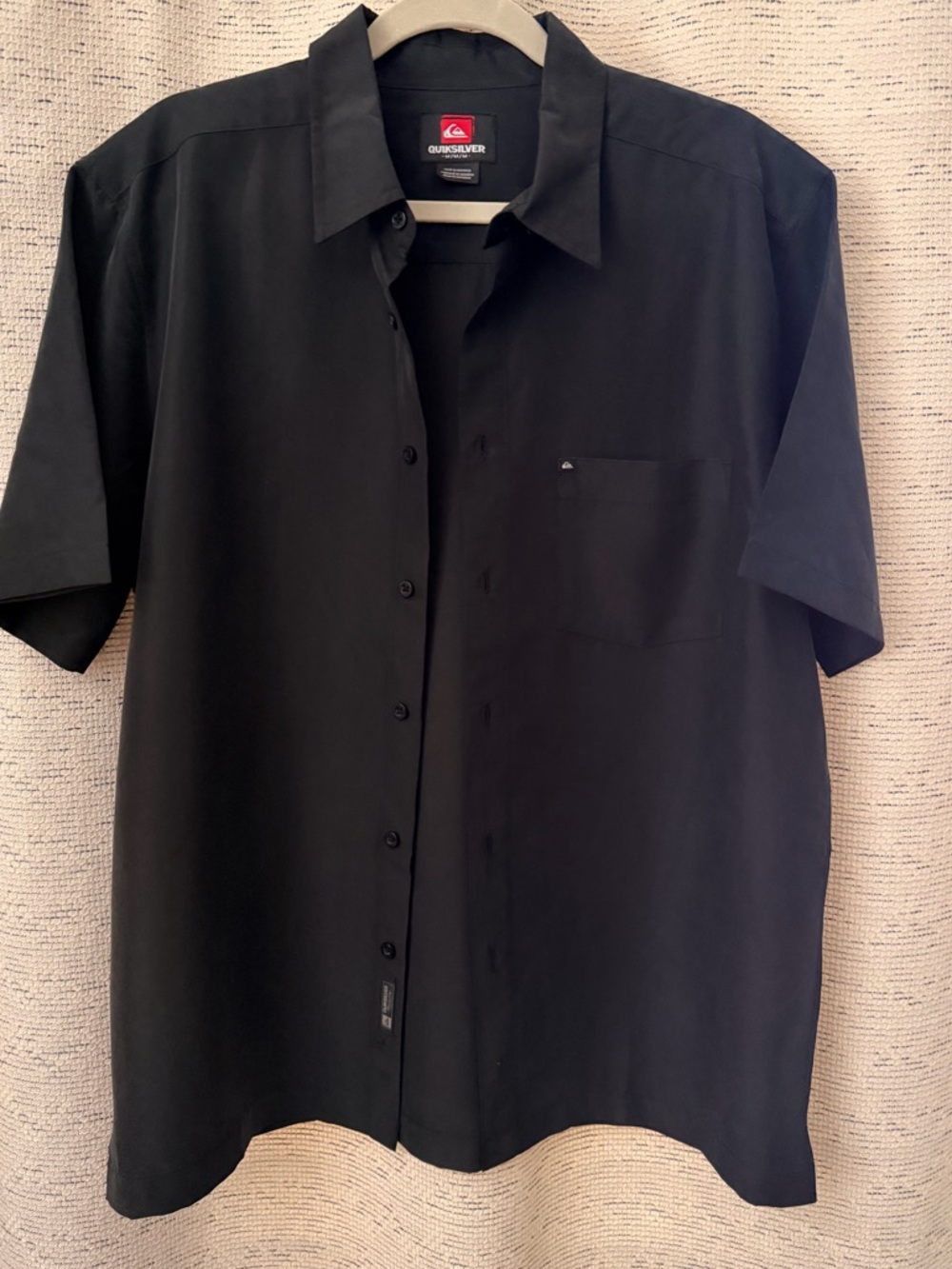 Quiksilver Men’s Black Short-Sleeve Button-Down Shirt - Picture 3 of 6